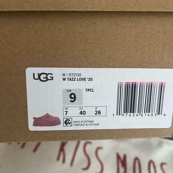 Pink Valentine’s Day Uggs ! Straight from Uggs ! - Picture 4 of 8